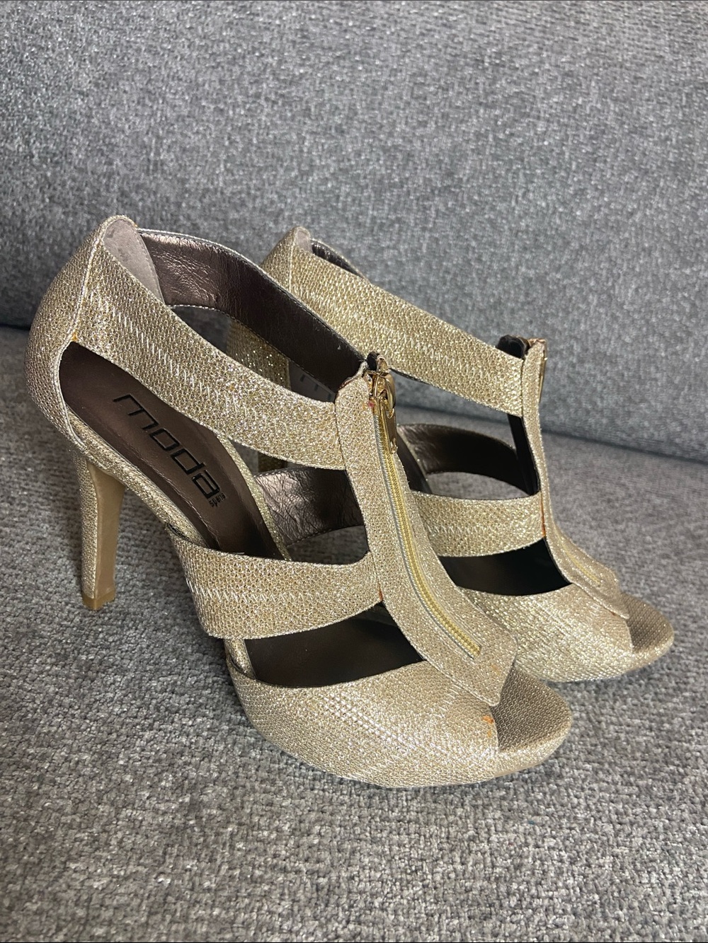 Moda Metallic Gold T-Strap Zip Peep-Toe Heels size 8.5